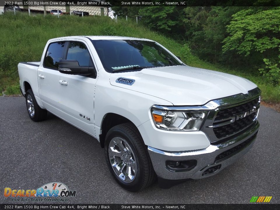 Front 3/4 View of 2022 Ram 1500 Big Horn Crew Cab 4x4 Photo #4