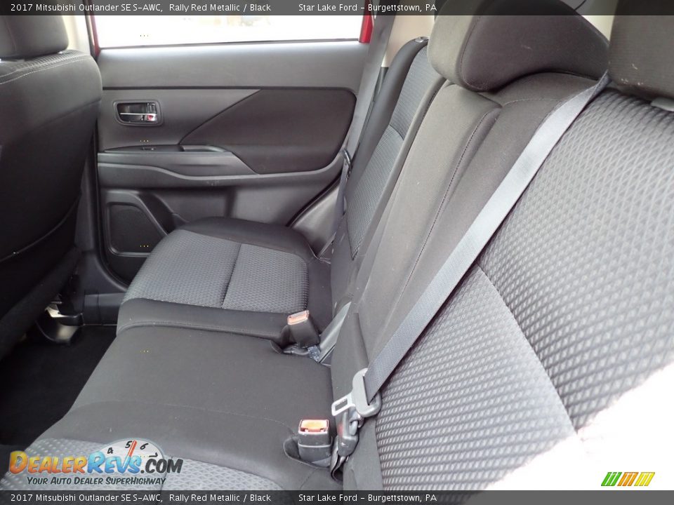 Rear Seat of 2017 Mitsubishi Outlander SE S-AWC Photo #11