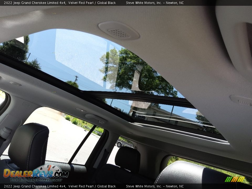 Sunroof of 2022 Jeep Grand Cherokee Limited 4x4 Photo #27