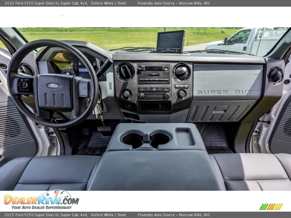 2015 Ford F250 Super Duty XL Super Cab 4x4 Oxford White / Steel Photo #24