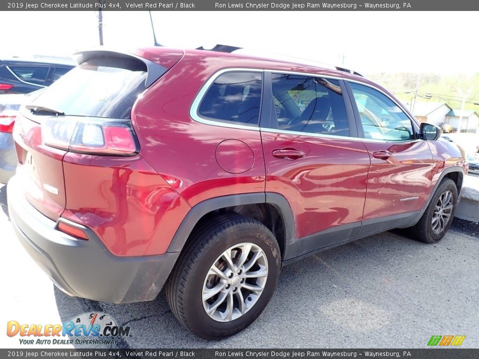 2019 Jeep Cherokee Latitude Plus 4x4 Velvet Red Pearl / Black Photo #3