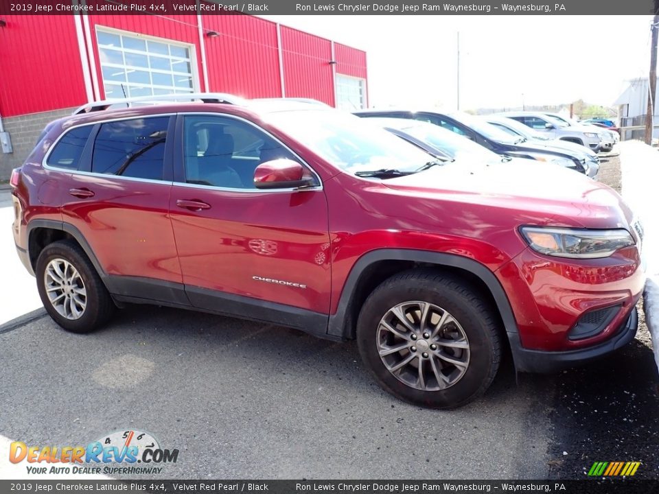 2019 Jeep Cherokee Latitude Plus 4x4 Velvet Red Pearl / Black Photo #4