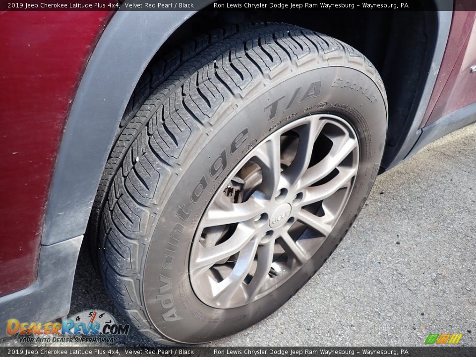 2019 Jeep Cherokee Latitude Plus 4x4 Velvet Red Pearl / Black Photo #5