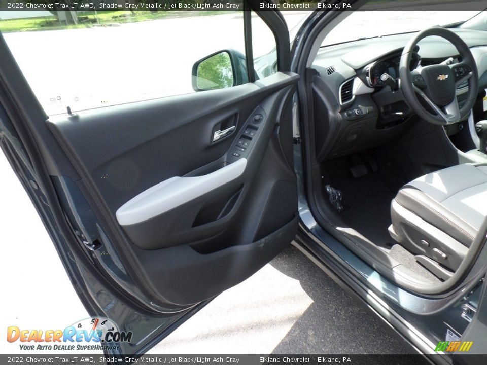 Door Panel of 2022 Chevrolet Trax LT AWD Photo #12