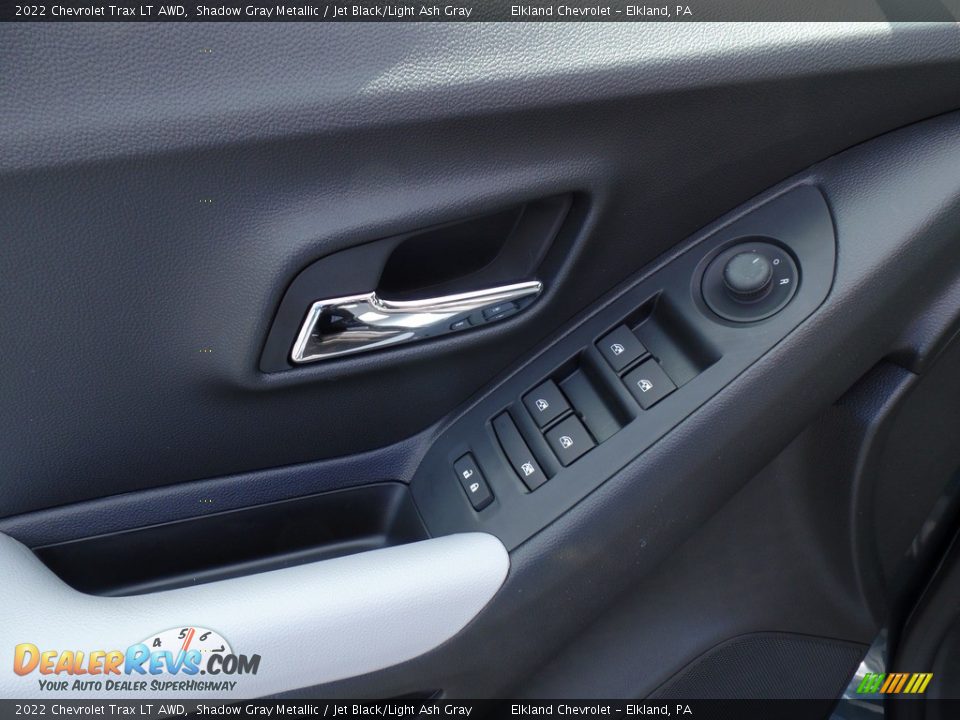 Door Panel of 2022 Chevrolet Trax LT AWD Photo #13