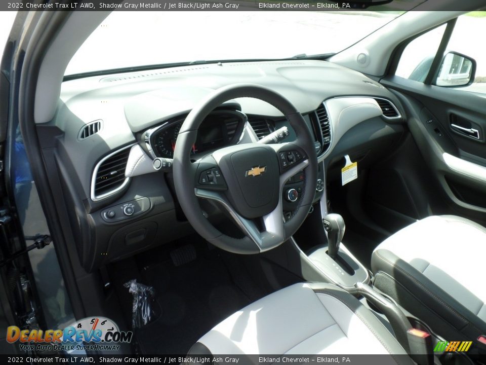 Front Seat of 2022 Chevrolet Trax LT AWD Photo #15