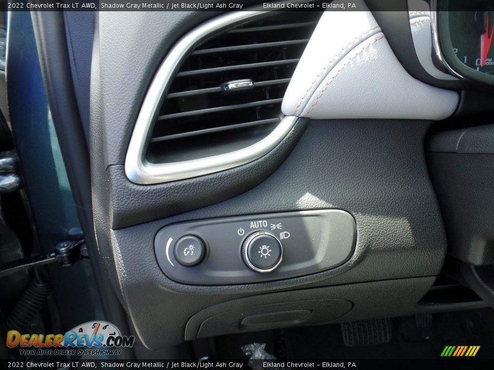 Controls of 2022 Chevrolet Trax LT AWD Photo #20