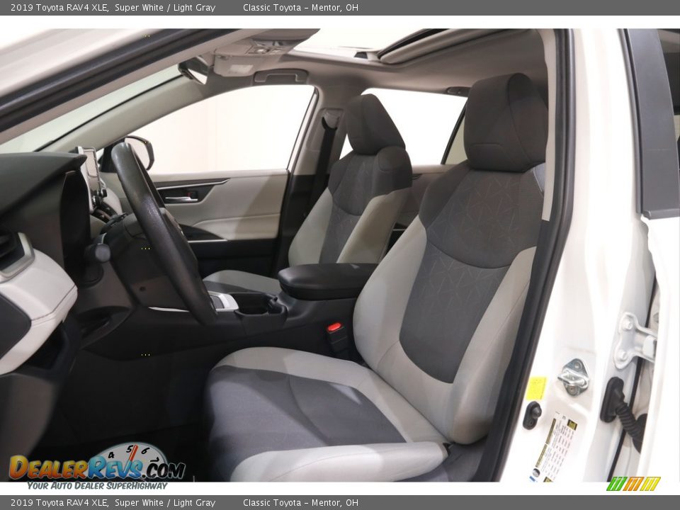 2019 Toyota RAV4 XLE Super White / Light Gray Photo #5