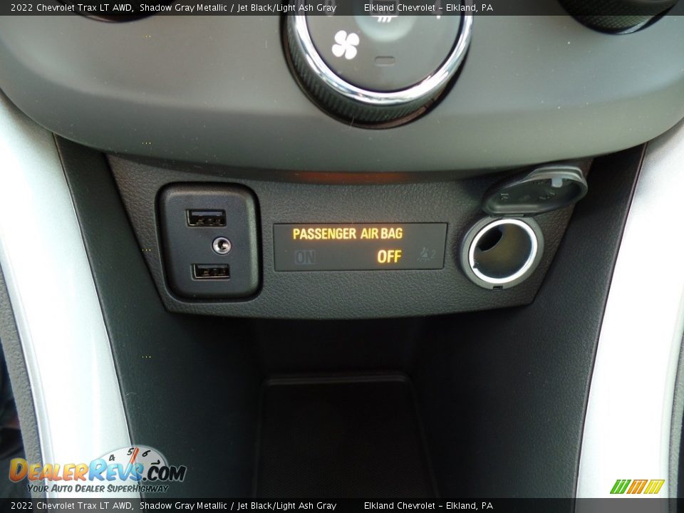 Controls of 2022 Chevrolet Trax LT AWD Photo #29