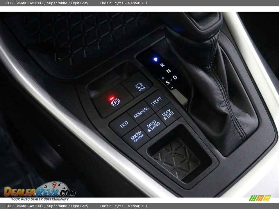 2019 Toyota RAV4 XLE Super White / Light Gray Photo #14