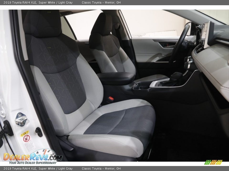 2019 Toyota RAV4 XLE Super White / Light Gray Photo #15