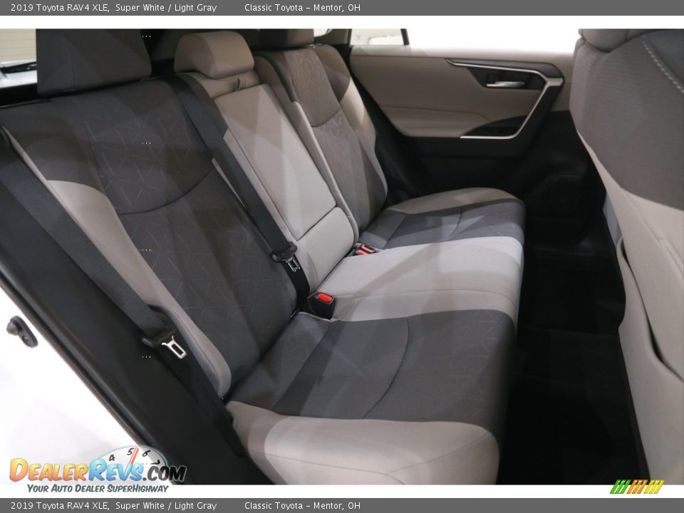 2019 Toyota RAV4 XLE Super White / Light Gray Photo #16
