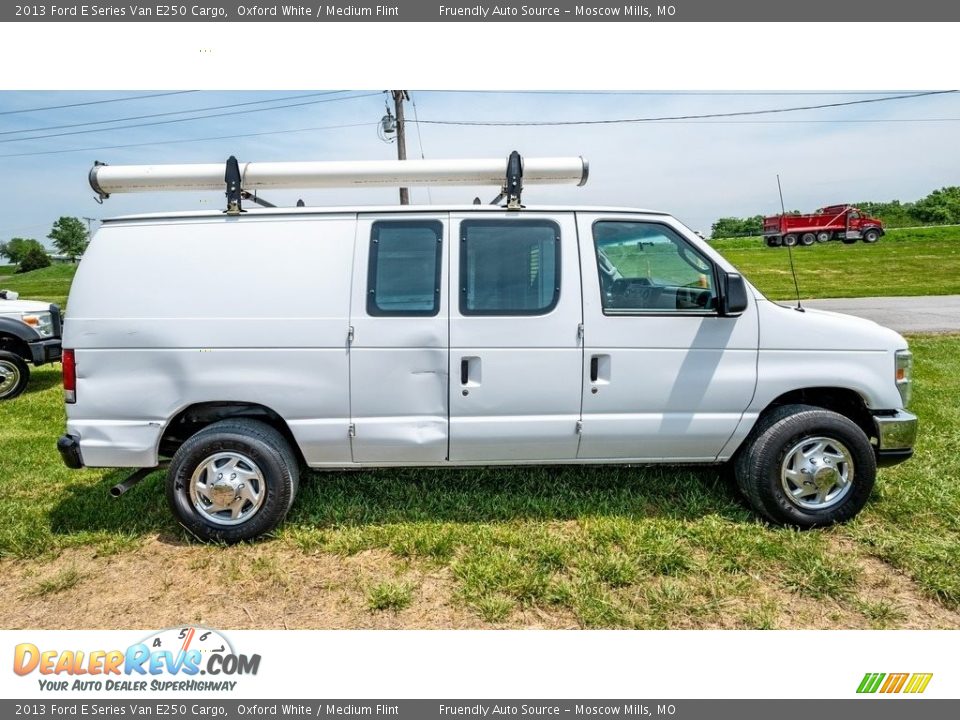 2013 Ford E Series Van E250 Cargo Oxford White / Medium Flint Photo #2