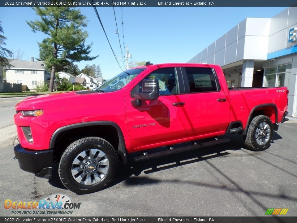 Front 3/4 View of 2022 Chevrolet Silverado 2500HD Custom Crew Cab 4x4 Photo #12