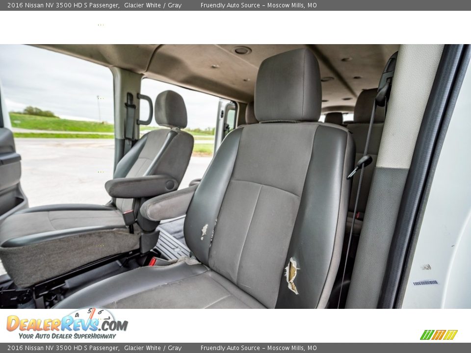 2016 Nissan NV 3500 HD S Passenger Glacier White / Gray Photo #17