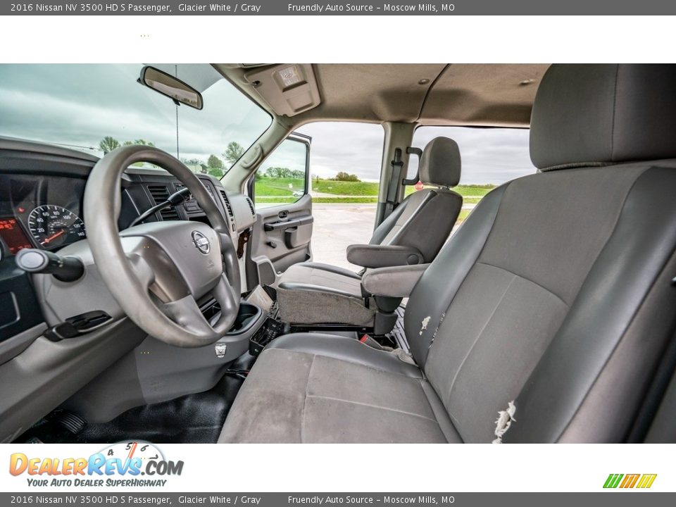 2016 Nissan NV 3500 HD S Passenger Glacier White / Gray Photo #18