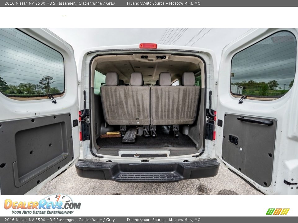 2016 Nissan NV 3500 HD S Passenger Glacier White / Gray Photo #20