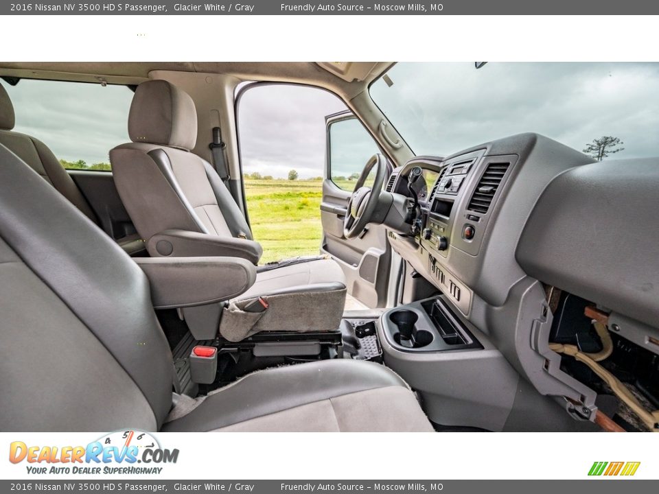 2016 Nissan NV 3500 HD S Passenger Glacier White / Gray Photo #26