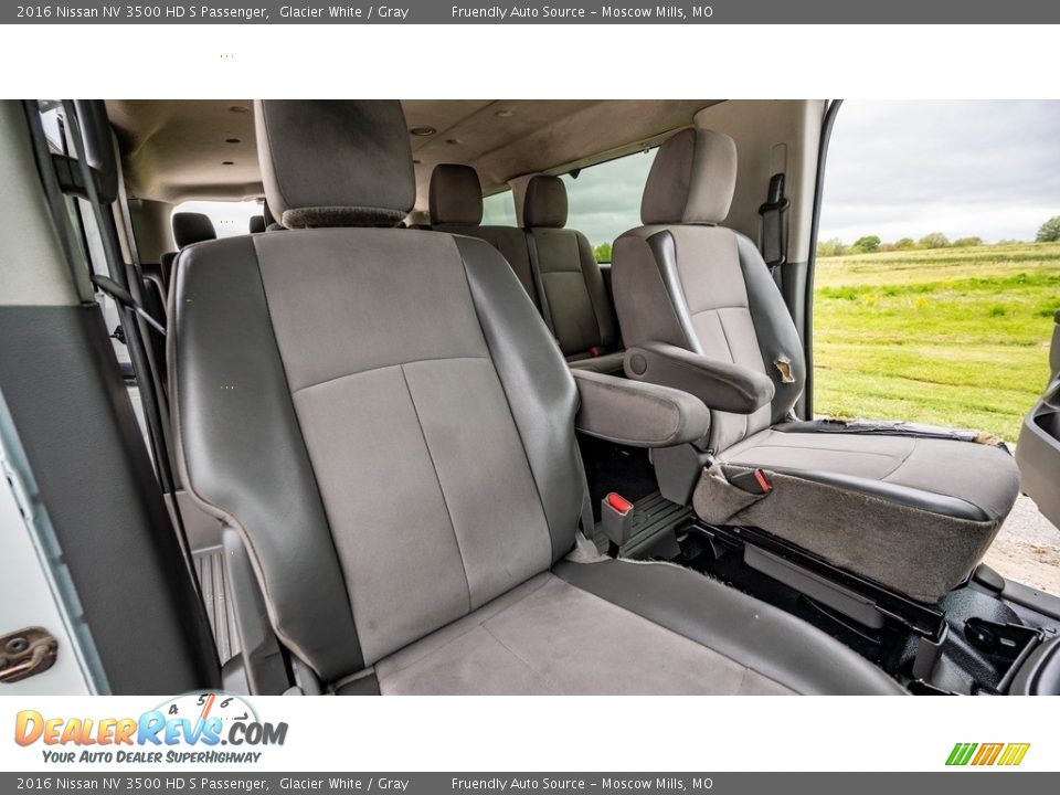 2016 Nissan NV 3500 HD S Passenger Glacier White / Gray Photo #27