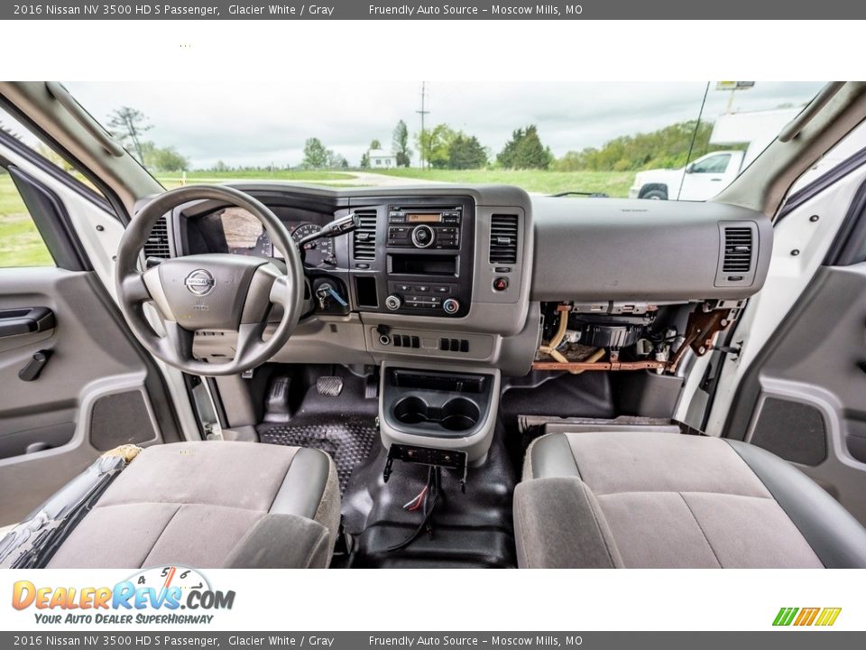 2016 Nissan NV 3500 HD S Passenger Glacier White / Gray Photo #28