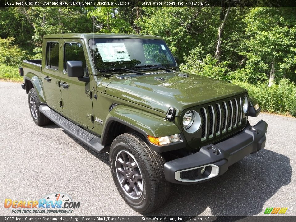 Front 3/4 View of 2022 Jeep Gladiator Overland 4x4 Photo #4