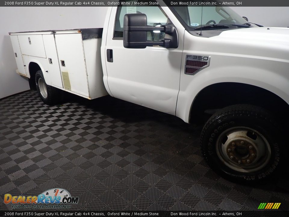 2008 Ford F350 Super Duty XL Regular Cab 4x4 Chassis Oxford White / Medium Stone Photo #4