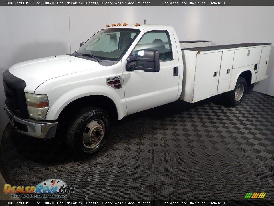 2008 Ford F350 Super Duty XL Regular Cab 4x4 Chassis Oxford White / Medium Stone Photo #9