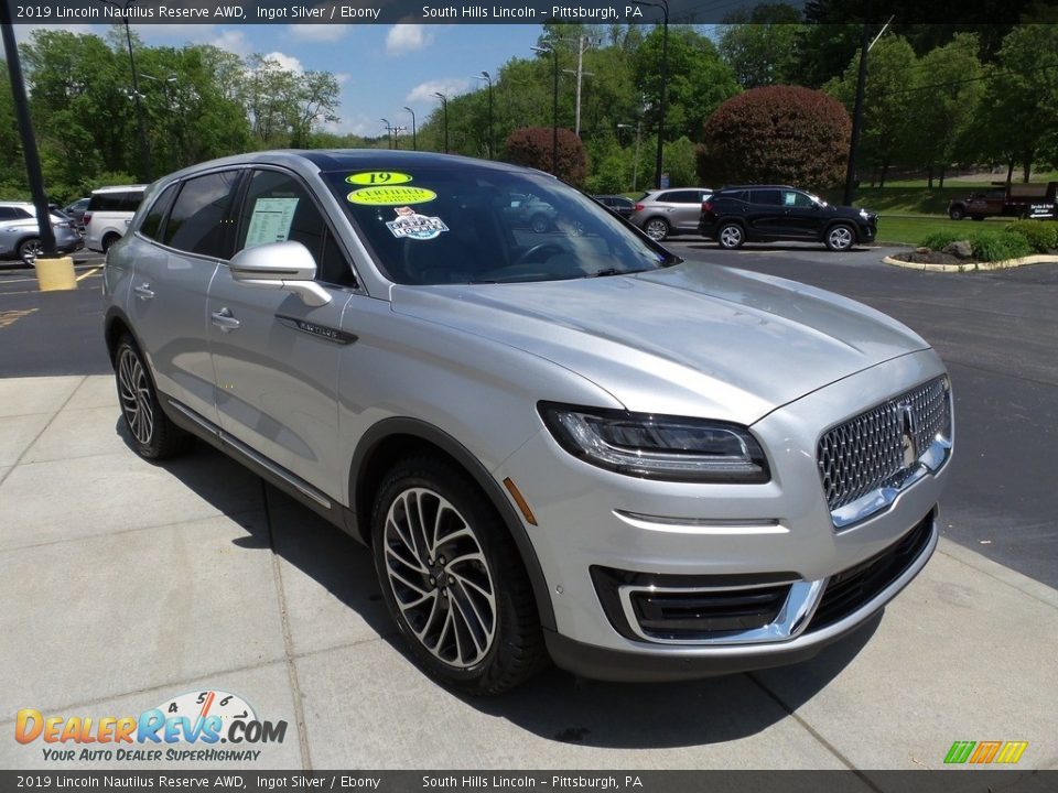 Front 3/4 View of 2019 Lincoln Nautilus Reserve AWD Photo #8