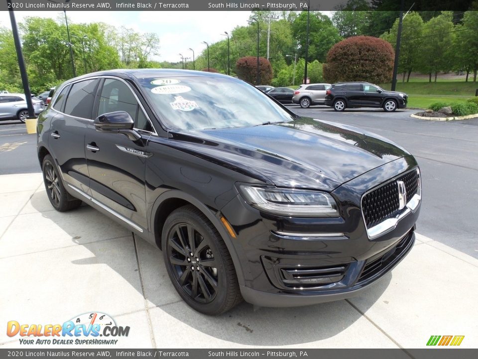 Front 3/4 View of 2020 Lincoln Nautilus Reserve AWD Photo #8