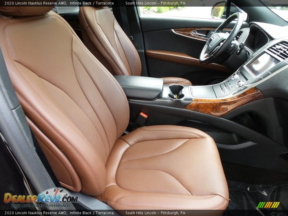 Front Seat of 2020 Lincoln Nautilus Reserve AWD Photo #11