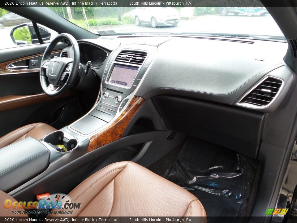 Dashboard of 2020 Lincoln Nautilus Reserve AWD Photo #12