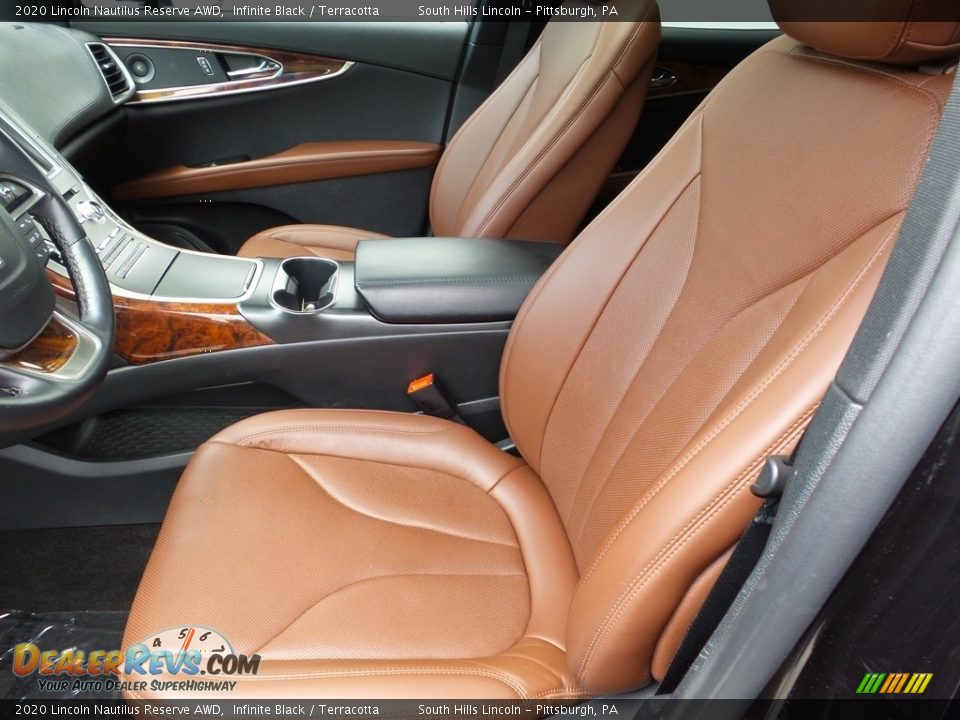 Front Seat of 2020 Lincoln Nautilus Reserve AWD Photo #15