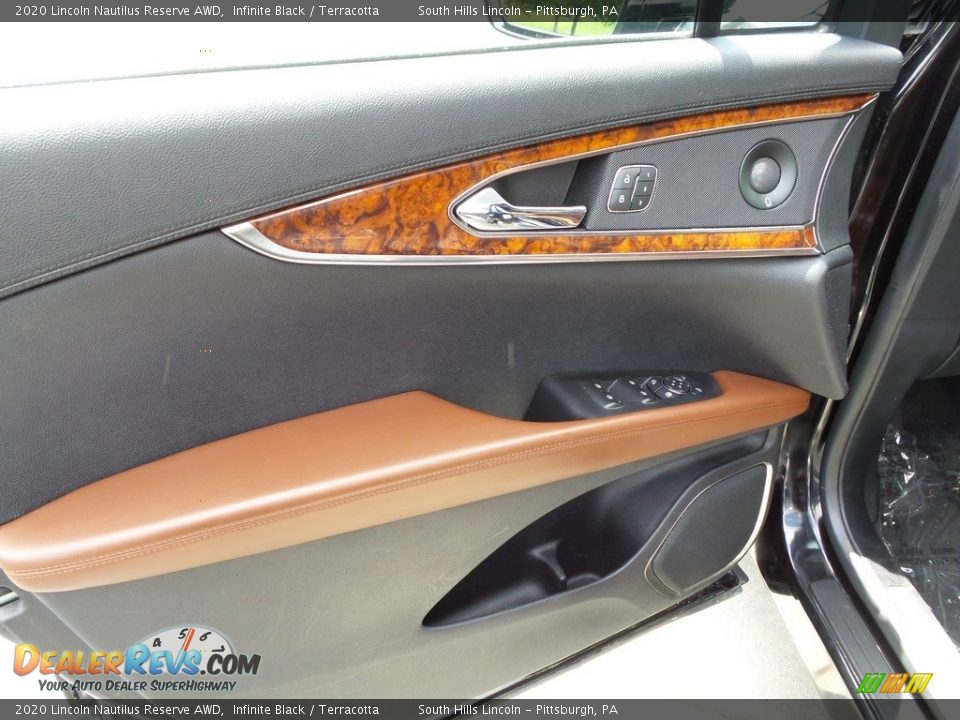 Door Panel of 2020 Lincoln Nautilus Reserve AWD Photo #19