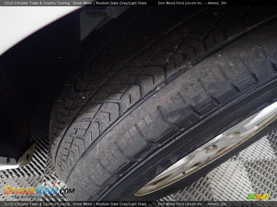 2010 Chrysler Town & Country Touring Stone White / Medium Slate Gray/Light Shale Photo #20