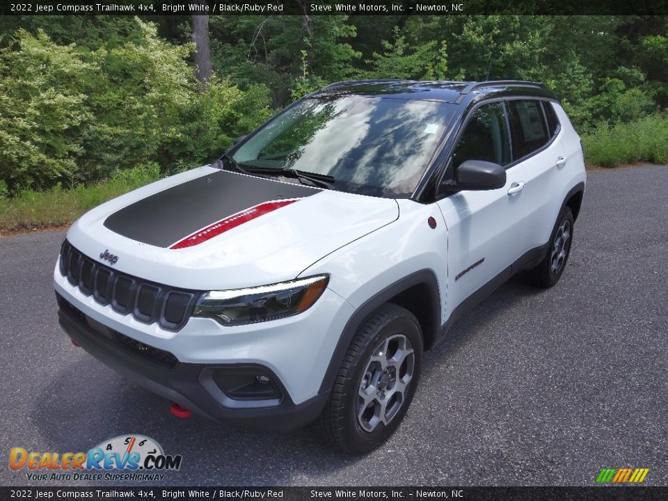 Front 3/4 View of 2022 Jeep Compass Trailhawk 4x4 Photo #2