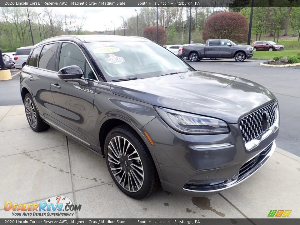 Front 3/4 View of 2020 Lincoln Corsair Reserve AWD Photo #8