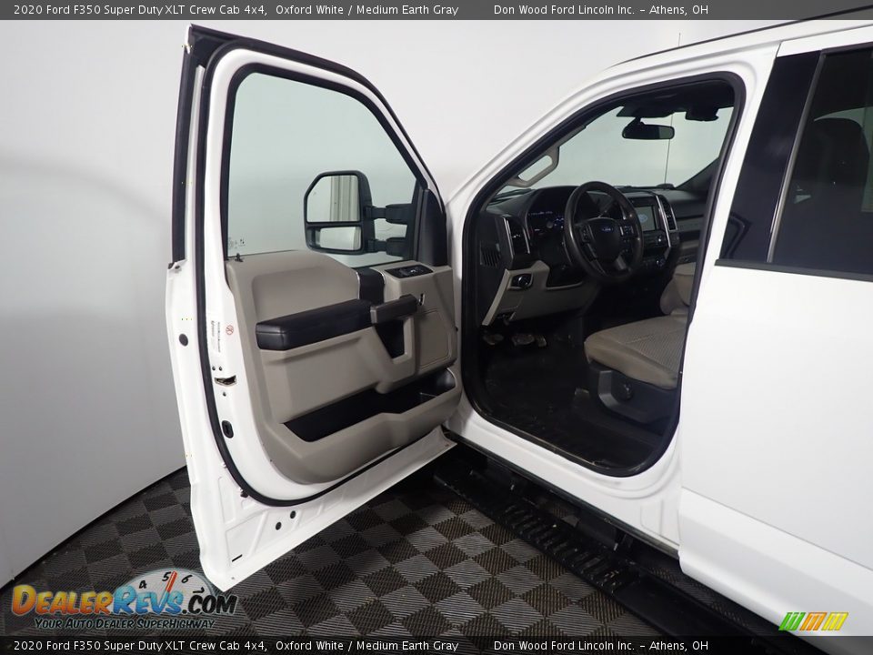 2020 Ford F350 Super Duty XLT Crew Cab 4x4 Oxford White / Medium Earth Gray Photo #16