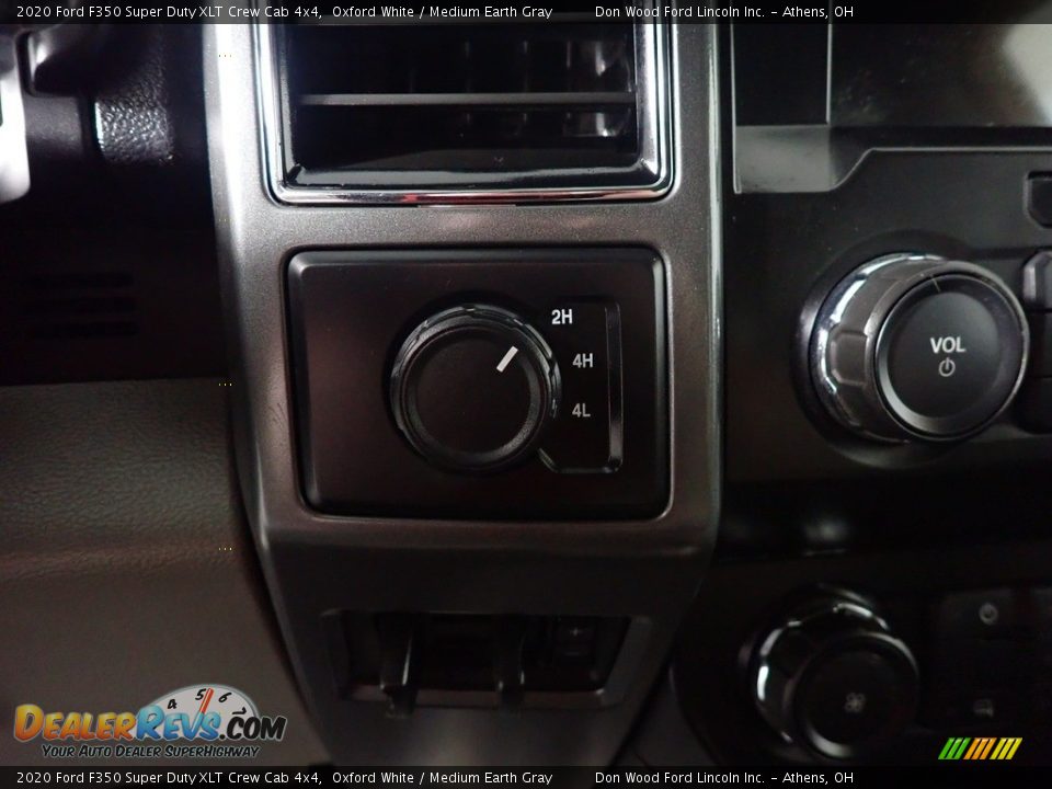 2020 Ford F350 Super Duty XLT Crew Cab 4x4 Oxford White / Medium Earth Gray Photo #28