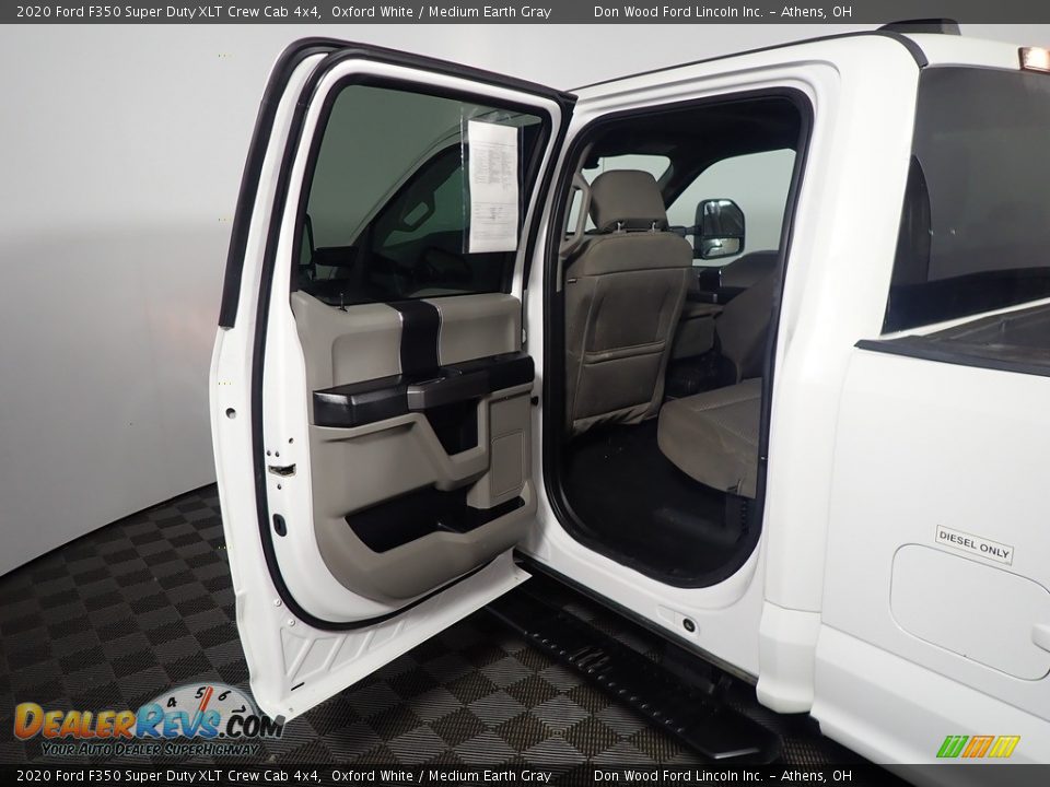 2020 Ford F350 Super Duty XLT Crew Cab 4x4 Oxford White / Medium Earth Gray Photo #31