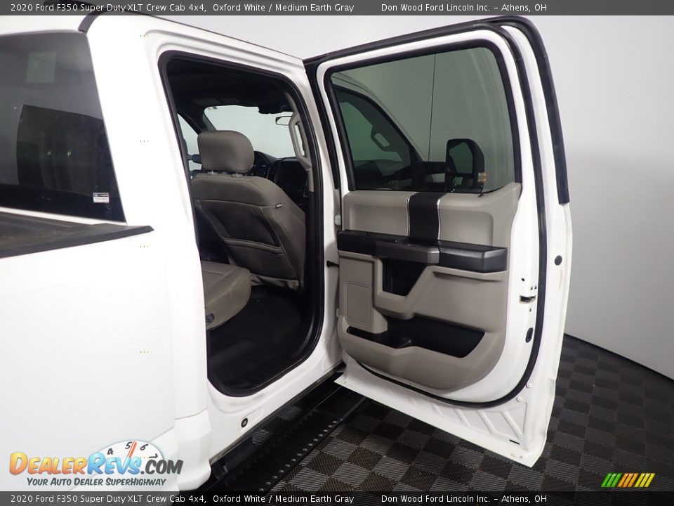 2020 Ford F350 Super Duty XLT Crew Cab 4x4 Oxford White / Medium Earth Gray Photo #33