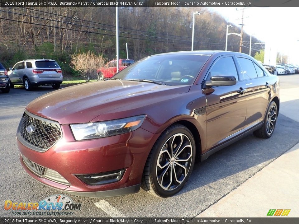 Front 3/4 View of 2018 Ford Taurus SHO AWD Photo #5