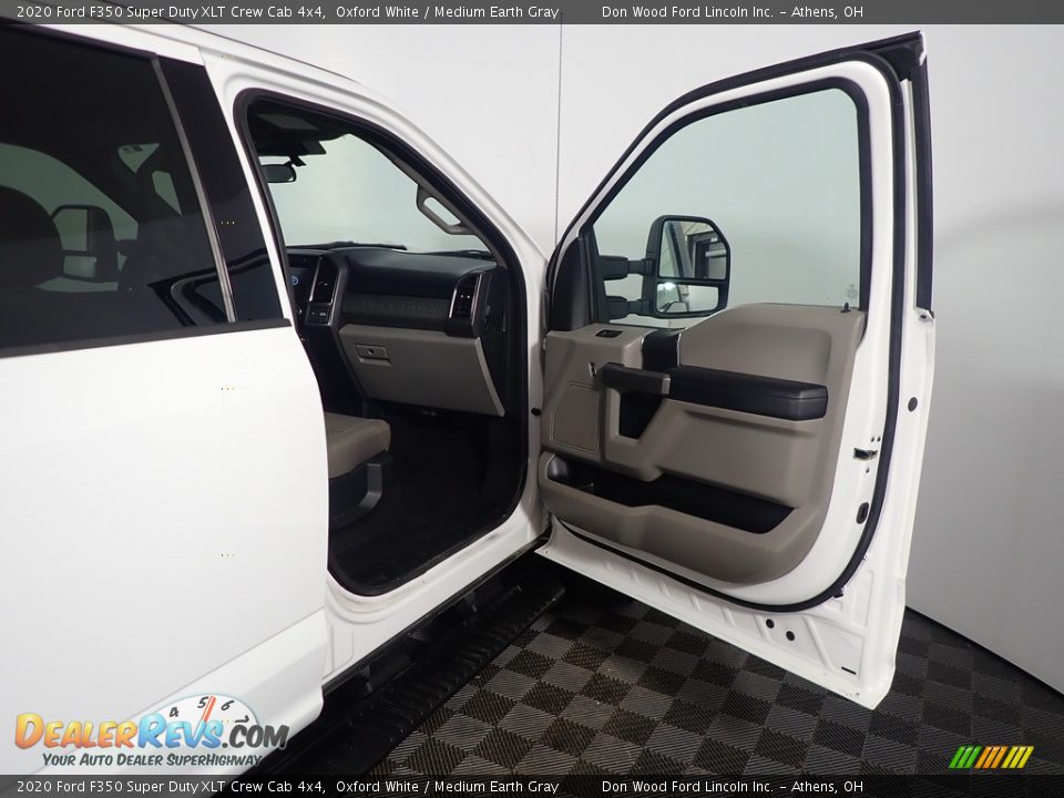 2020 Ford F350 Super Duty XLT Crew Cab 4x4 Oxford White / Medium Earth Gray Photo #35