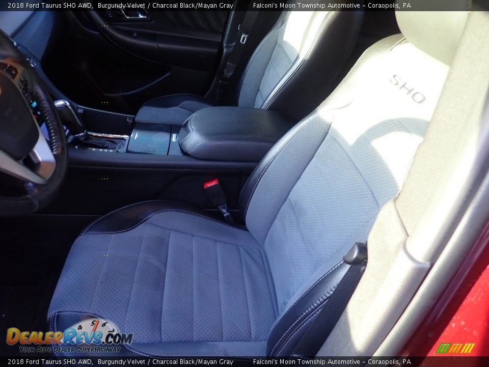 Front Seat of 2018 Ford Taurus SHO AWD Photo #17