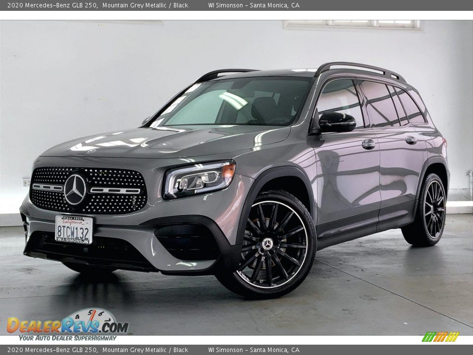 Front 3/4 View of 2020 Mercedes-Benz GLB 250 Photo #12