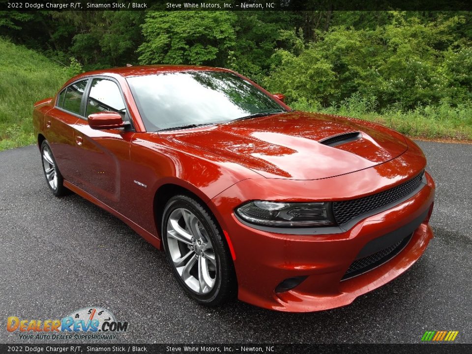 Front 3/4 View of 2022 Dodge Charger R/T Photo #4
