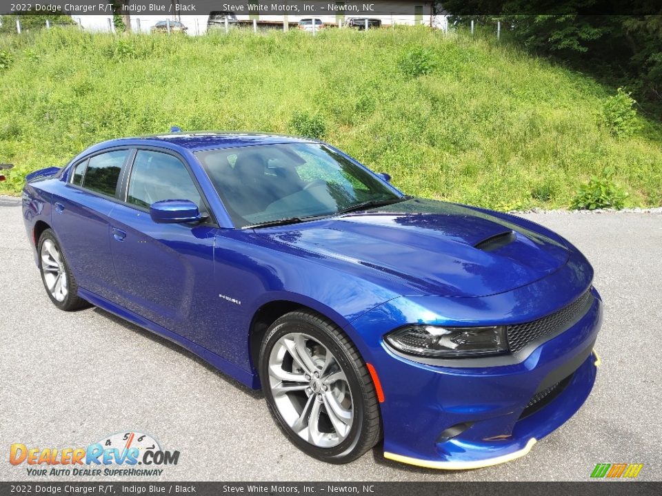 Front 3/4 View of 2022 Dodge Charger R/T Photo #4