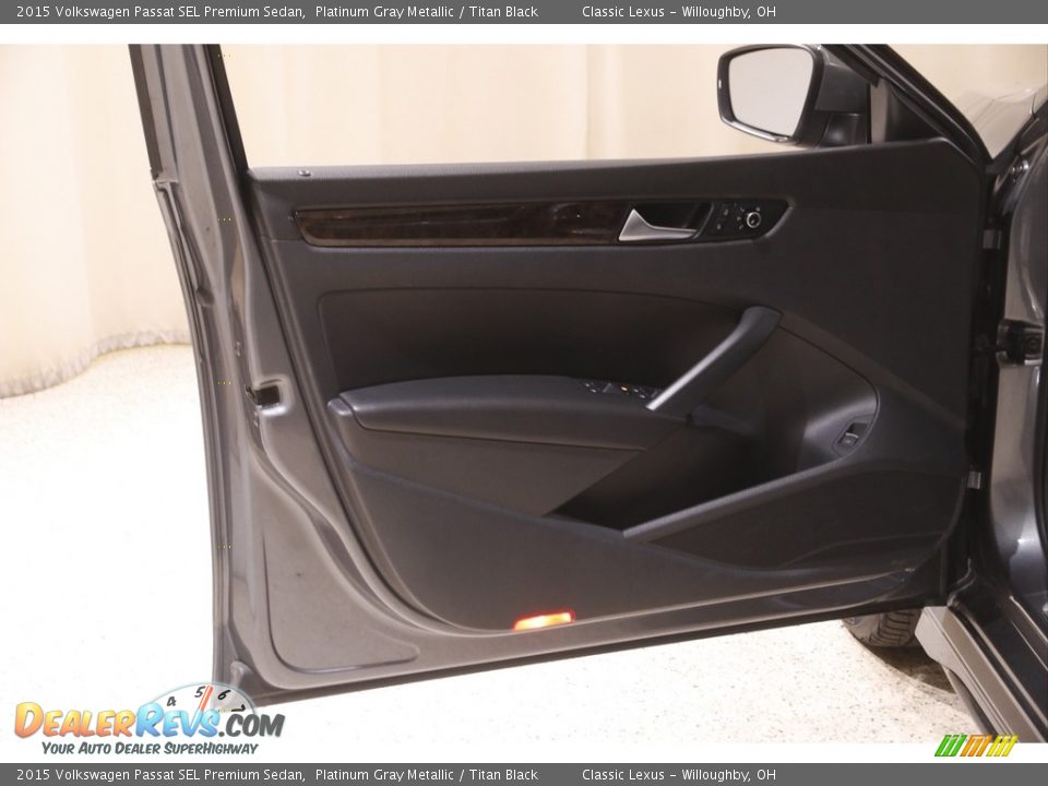 Door Panel of 2015 Volkswagen Passat SEL Premium Sedan Photo #4