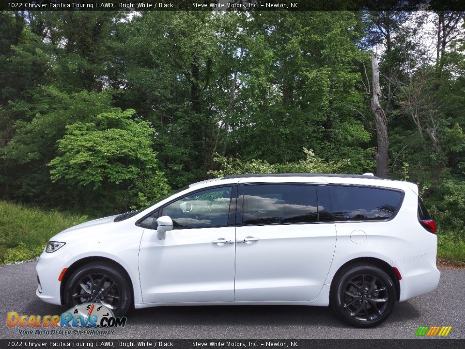 Bright White 2022 Chrysler Pacifica Touring L AWD Photo #1