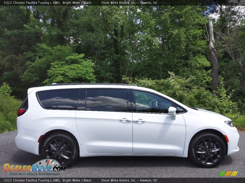 Bright White 2022 Chrysler Pacifica Touring L AWD Photo #5