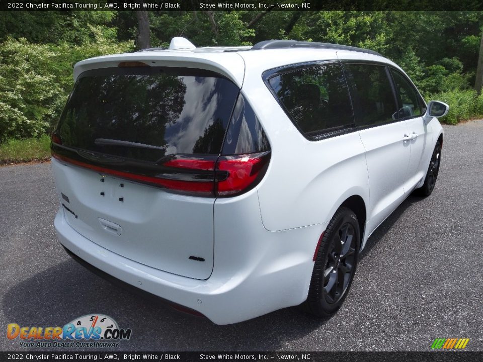 2022 Chrysler Pacifica Touring L AWD Bright White / Black Photo #6